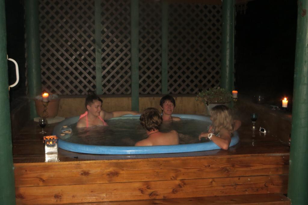 Koru Beachfront Holiday Cabins & Hot Tub Barrytown Exteriör bild