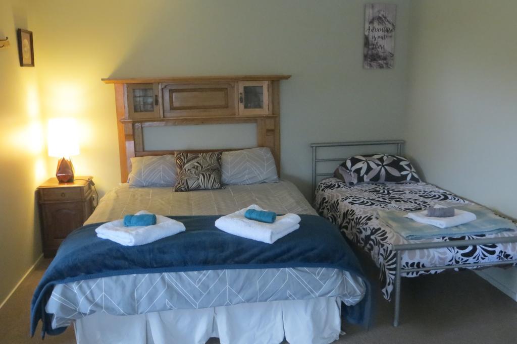 Koru Beachfront Holiday Cabins & Hot Tub Barrytown Exteriör bild